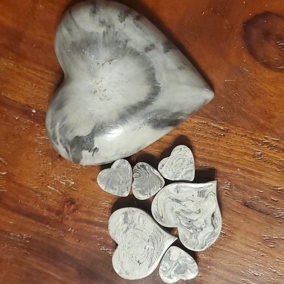 Resin Heart Bowl with More Hearts - Picture 5 of 5